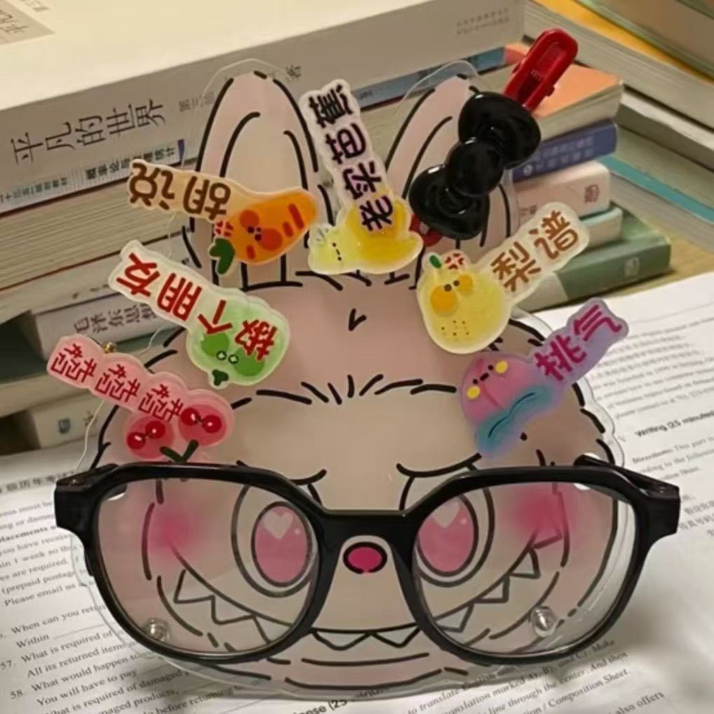 Pequeño libro rojo con el mismo estilo Sanrio kt cat Pacha marco de almacenamiento de gafas de perro lindo adorno de escritorio acrílico de alto valor image 18