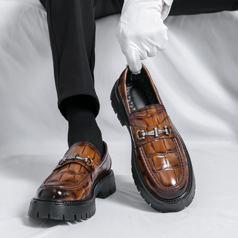 2025 nuevos zapatos de cuero bajos de negocios de gran tamaño transfronterizos de estilo británico de moda zapatos de suela gruesa de todo fósforo para aumentar los zapatos de hombre