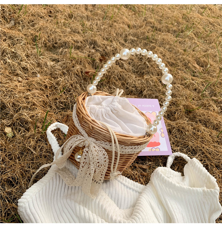 Fashion Round Straw Pearl Portable Bag display picture 5