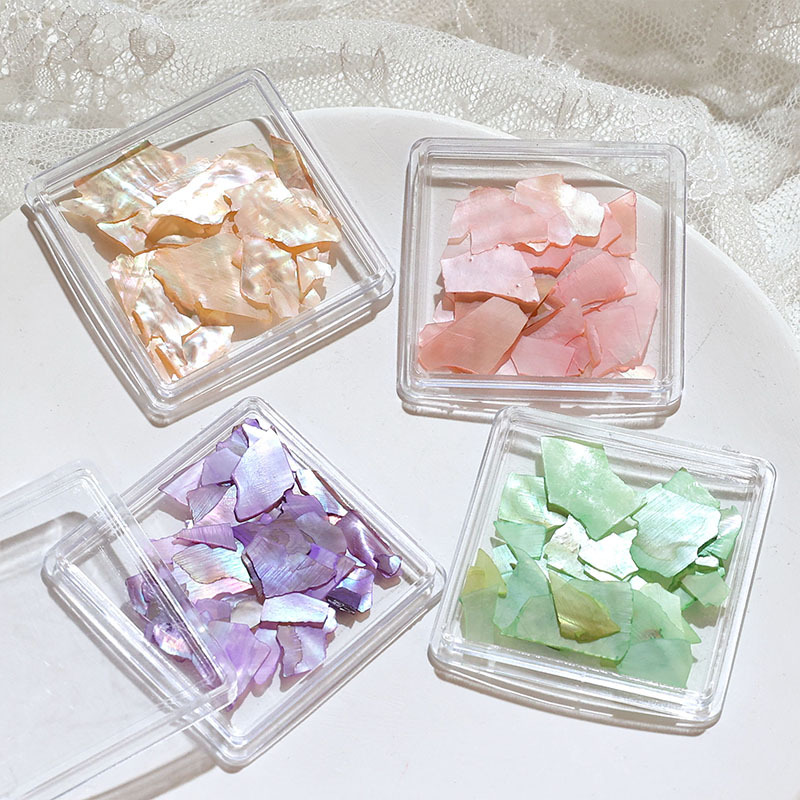 Manicuría irregular conchas de color fantasma rojo en línea con el mismo tipo de abalón natural ultra delgado fragmentos japoneses de decoración de uñas