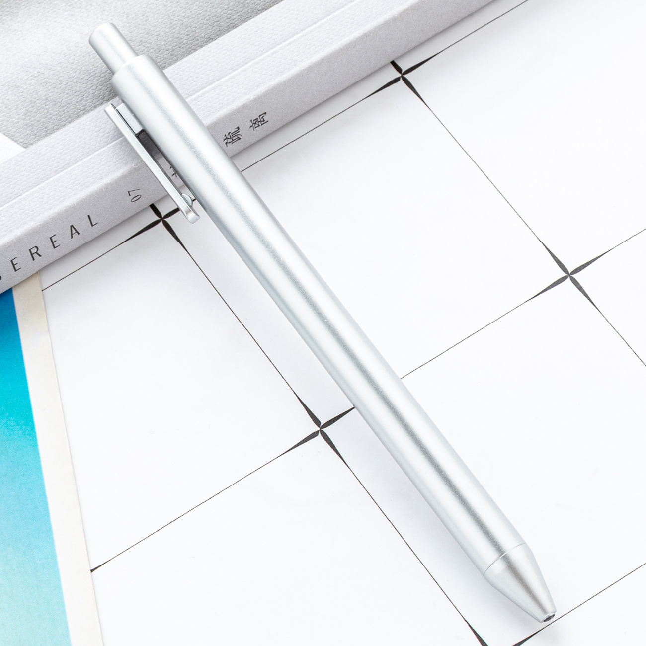 Bolígrafo de plástico, logotipo imprimible, pintura en aerosol multicolor, bolígrafo de prensa, publicidad promocional, bolígrafo de regalo al por mayor