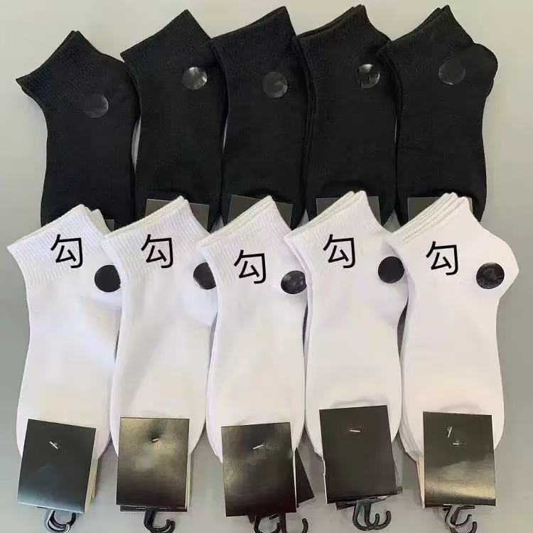 Factory direct supply spring and summer men's and women's black and white parallel bars cross hook boat socks students sports leisure academic style combed cotton socks Factory direct supply spring and summer men's and women's black and white parallel bars cross hook boat socks students sports leisure academic style combed cotton socks