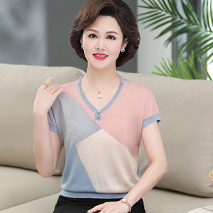 2025夏季新款時(shí)尚撞色V領(lǐng)T恤女士短袖媽媽裝中老年女裝上衣薄款圖片