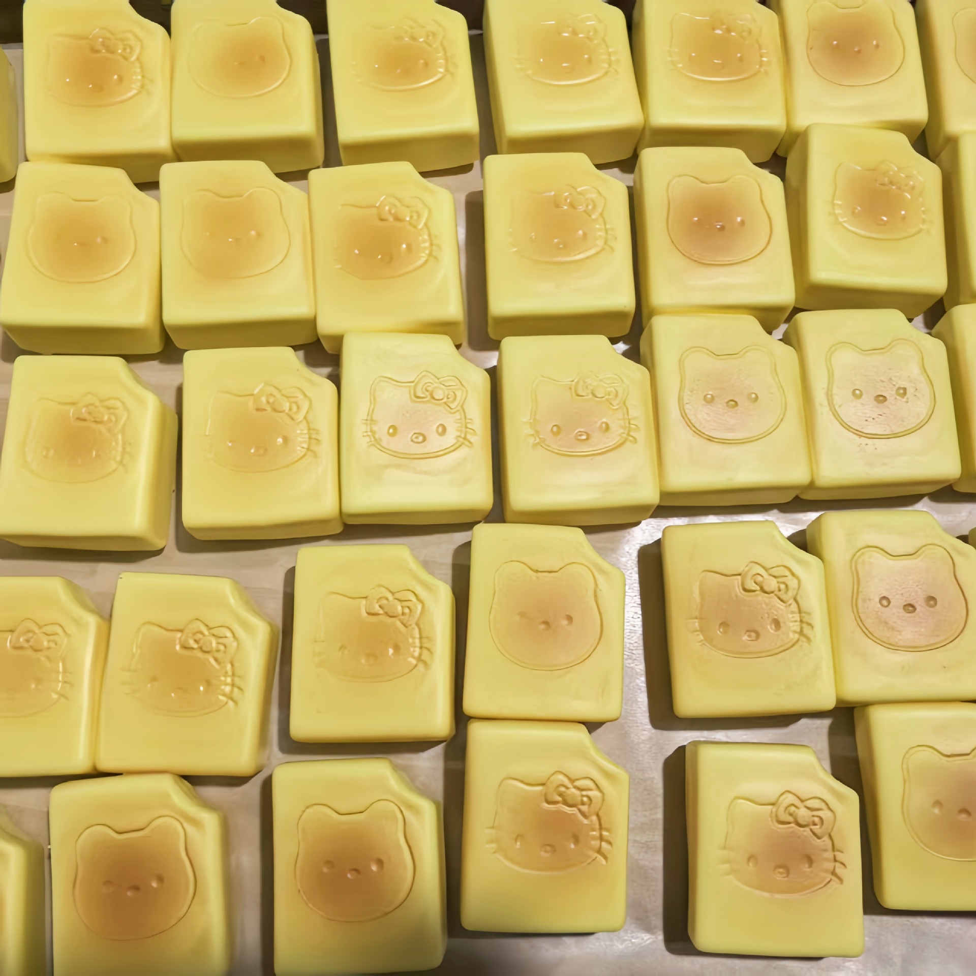 무작위 젖은 부드러운 만화 토스트 느린 리바운드 1개