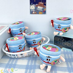 日本式のカップラーメンのぬいぐるみのぬいぐるみのキーホルダーの子供のカバンのアクセサリーの創意的なインスタントラーメンのぬいぐるみのアクセサリーの卸売り