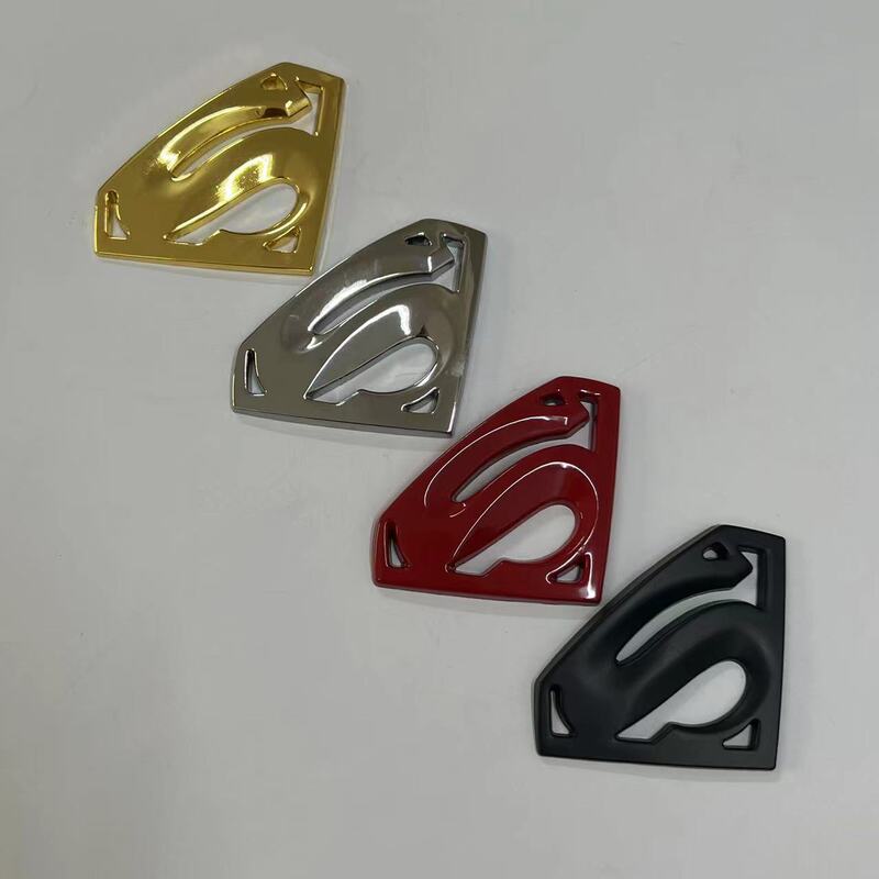 個性的な3d立体スーパーマンの金属車は創意的な装飾を貼って、後の標識を改造して標識の車の身を貼ります。|undefined