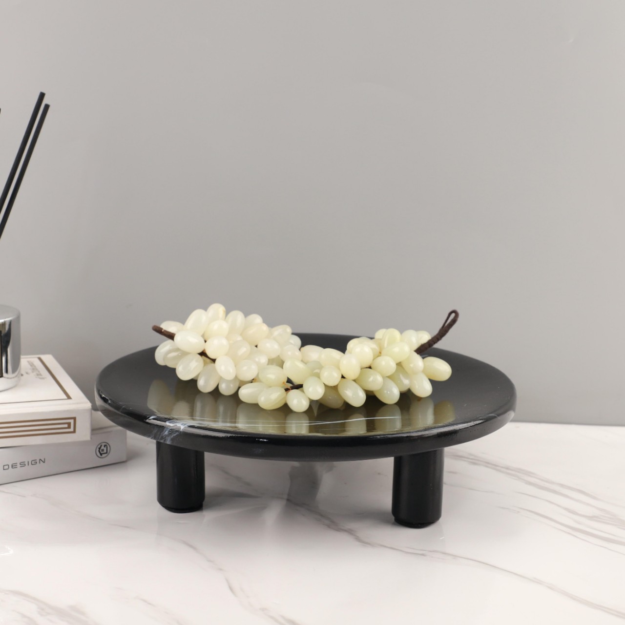 Modern simple imitation marble resin three-legged fruit tray desktop…