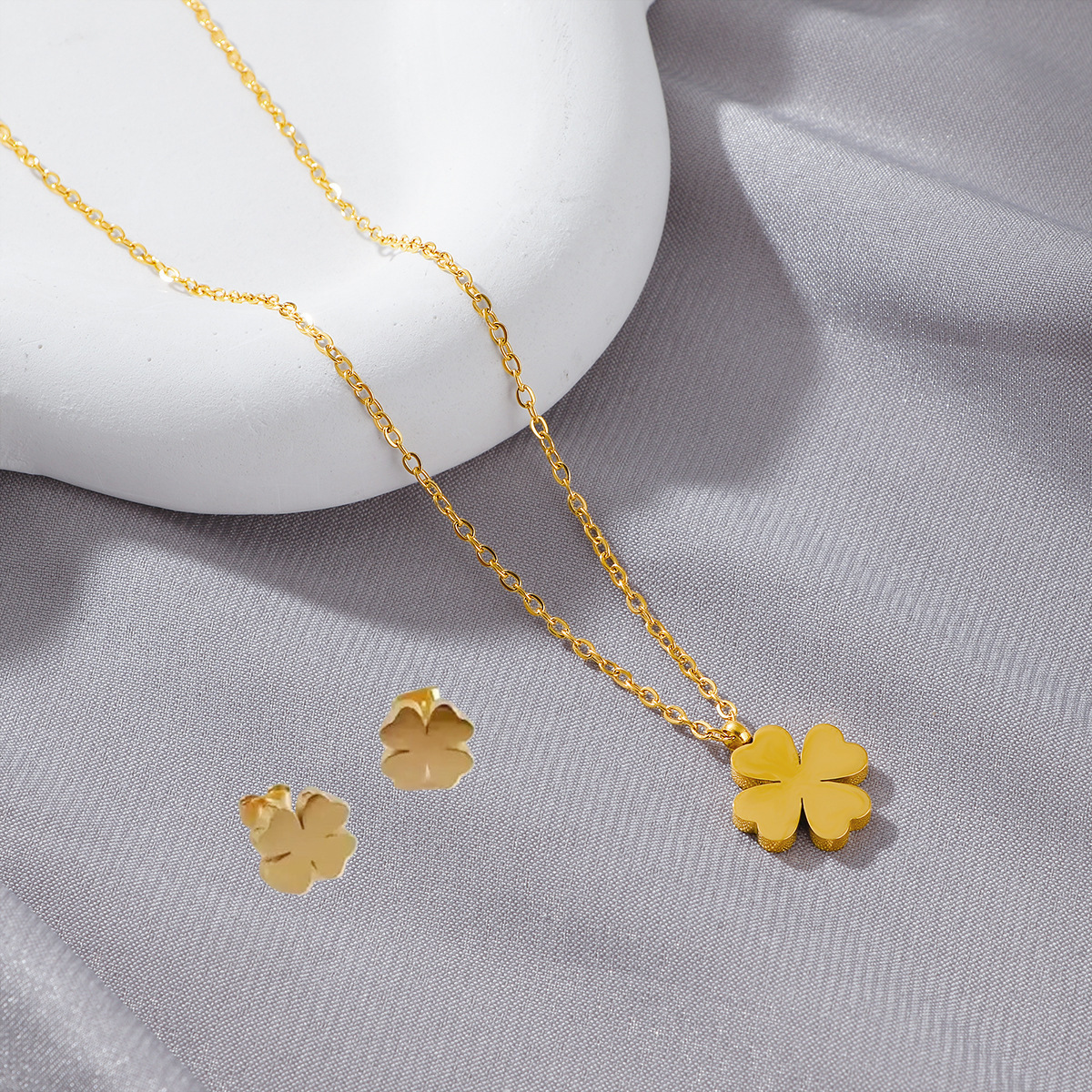 Juego de joyería de acero de titanio 2023 – collar, aretes, de alta gama, venta al por mayor