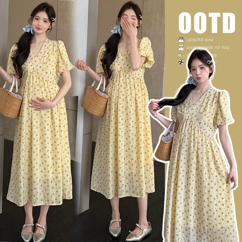 Летнее платье-миди из шифона с цветочным принтом, скроенное так, чтобы скрыть живот, для беременных, коллекция 2025 года.