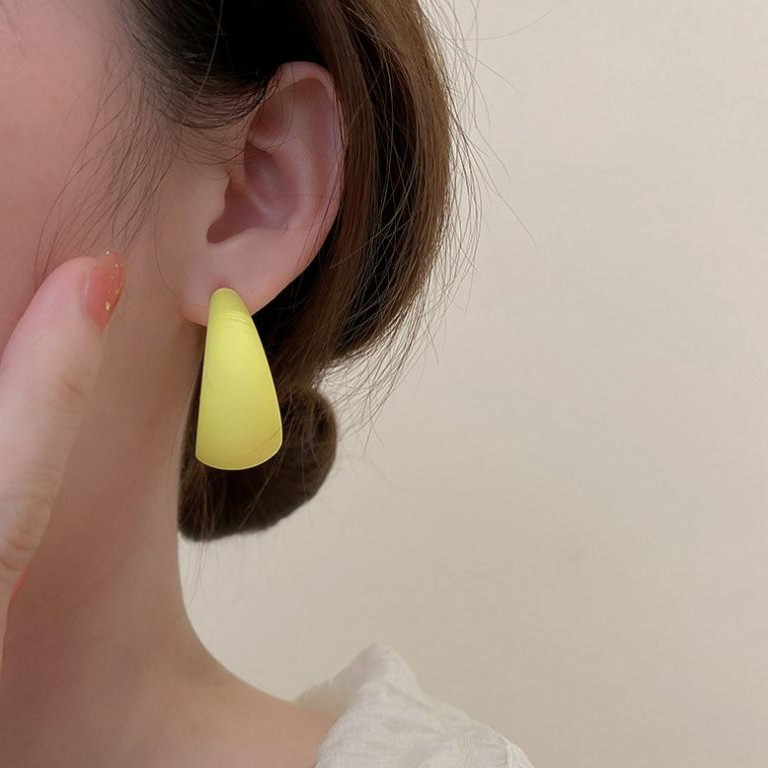 Simple New Candy Color Fluorescent C-shaped Earring display picture 2