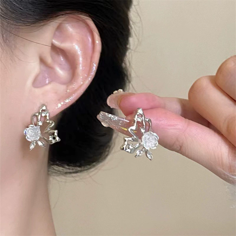 Серебряные серьги с жемчужным кисточкой, серебряная игла, с бриллиантовым акцентом, маленький элегантный дизайн
