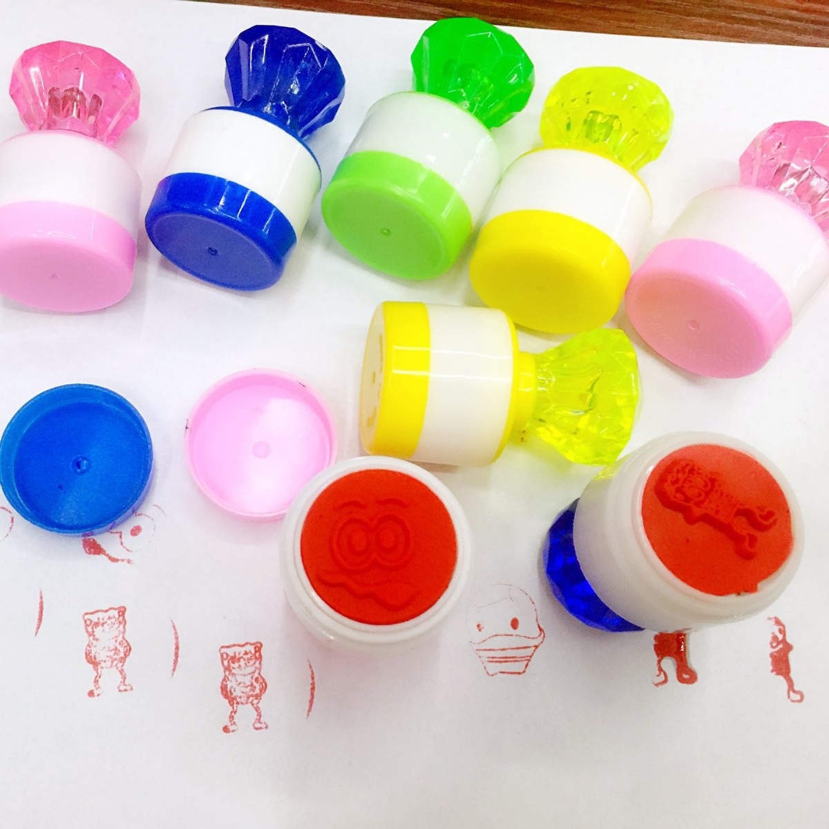 Directo de fábrica lindo color rhinestone niños recompensa sello creativo rhinestone de la historieta sello plástico suministros