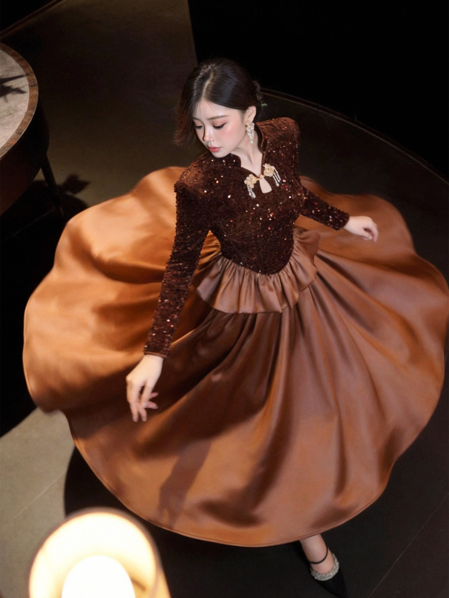 Đầm maxi nữ thắt eo phong cách Trung Hoa thiết kế sequin lấp lánh — Cà phê nâu