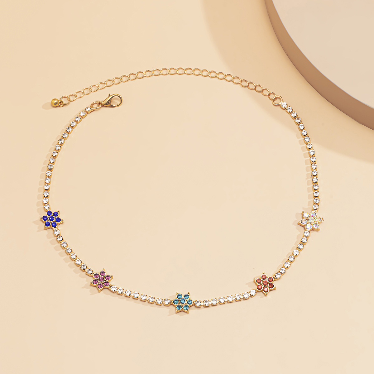 Collier élégant à la mode avec griffes et diamants pour fille douce et fraîche, empilé et porté par un petit groupe de hip-hop_voghion.com