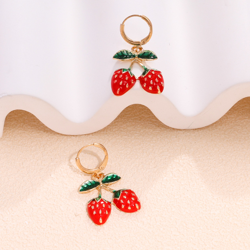 1 juego de estilo encantador y encantador inswind nicho aleación ligera de lujo estrawberry collar pendientes de joyería