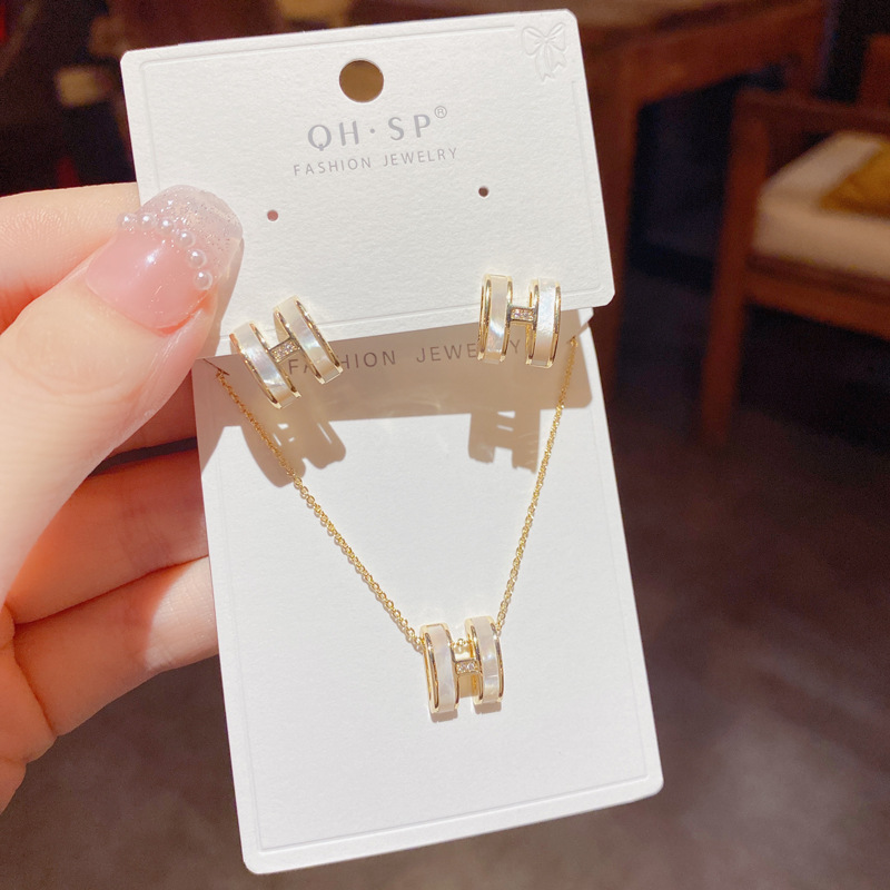 S925 Silver Needle Temperament Fashion Shell H Letter Earrings Female Niche Simple Design Sense High Quality Earrings Wholesale