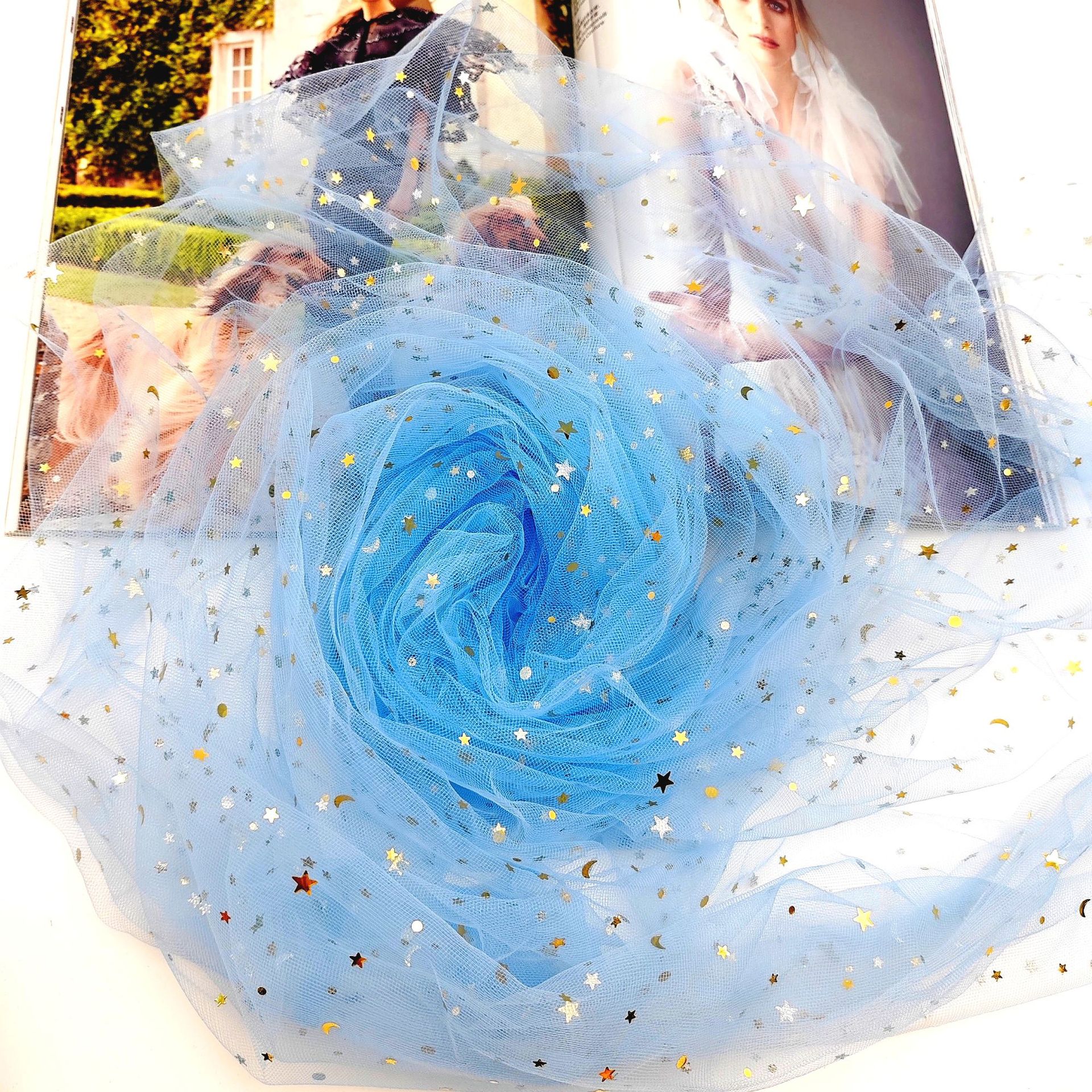 Nuevo 1.5m punzonado malla estrella y luna tela de malla hermosa tela de malla mano canasta de flores decoración dura y suave puede ser ajustada