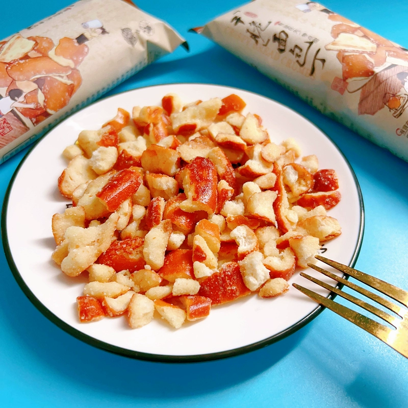Хатайнюэс Crispy bread cubes, щелочная вода, карамель из морской соли, сухие несжаренные снеки, хрустящий рис