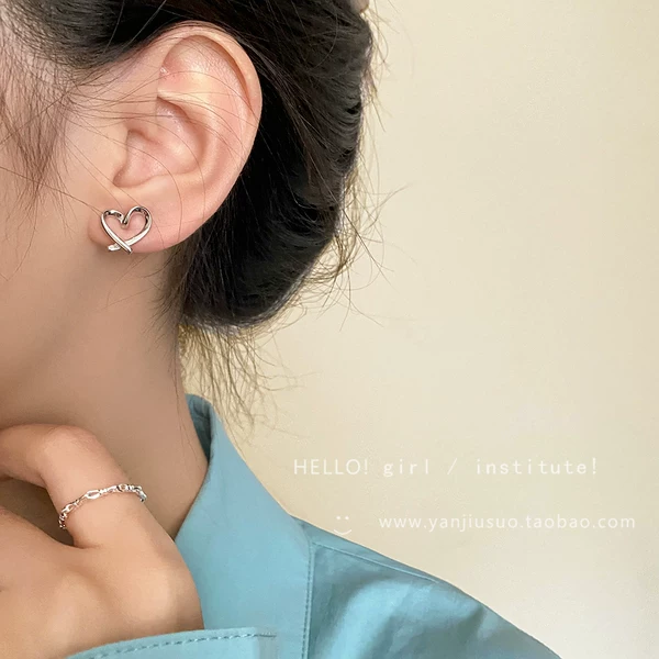 Daily commute Joker love ear clip women without ear holes can be worn to sleep without picking earrings temperament heart-shaped earrings
