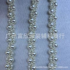 手作りの真珠のアクセサリーは真珠のチェーンのs型のまっすぐな水晶の4つの花の包みのベルトの襟のアクセサリーに似せます。