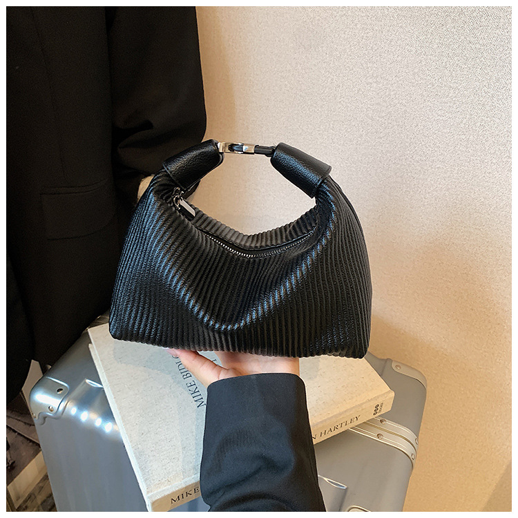 A niche hand-held pleated bag for women in the summer of 2025, a trendy and retro underarm bag, and a versatile Instagram single-shoulder crossbody bag undefined