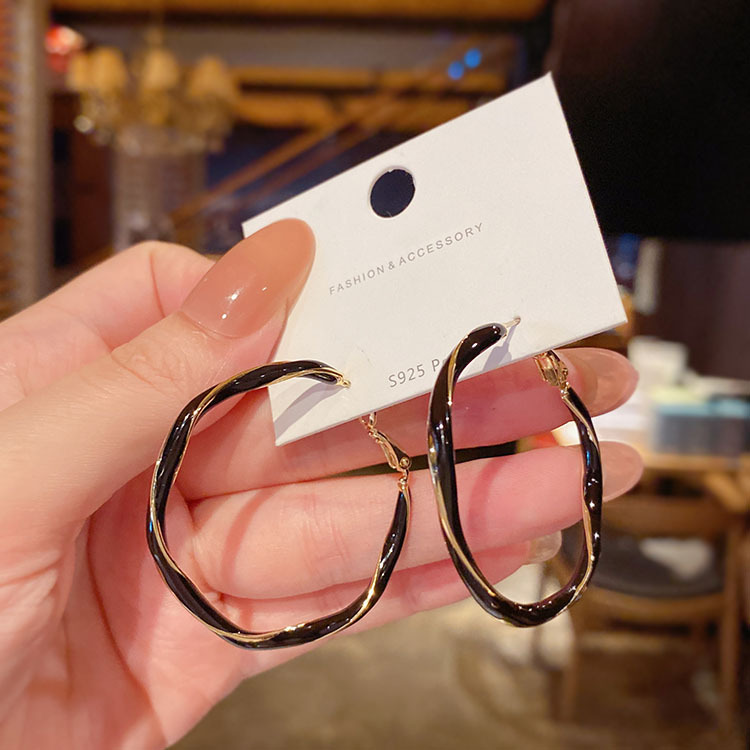 new European and American twisted rotating simple dripping earrings women