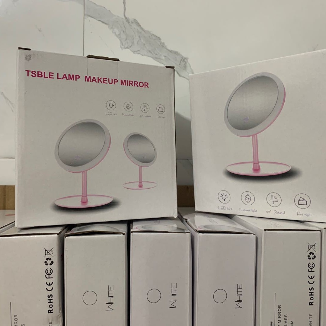 Fábrica al por mayor Douyin Internet rojo LED espejo de maquillaje espejo de belleza de escritorio espejo de maquillaje portátil plegable en nombre del cabello