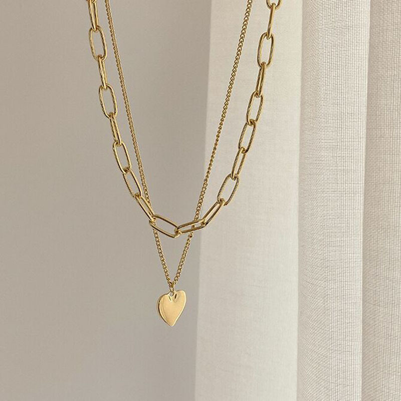 Collana a strati minimalista da donna in stile quiet luxury_voghion.com