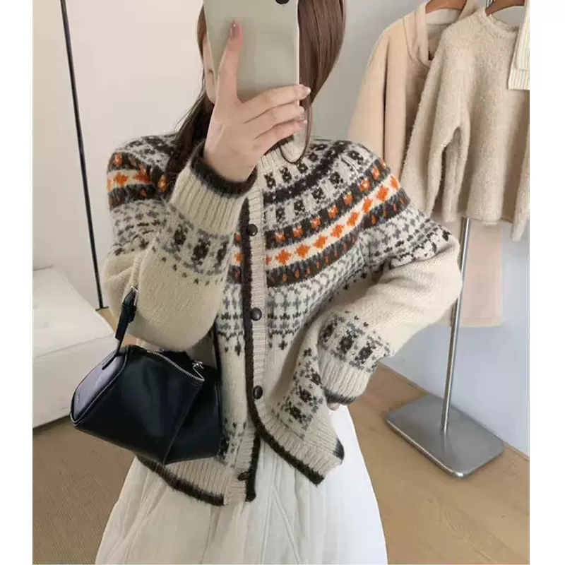 韩系秋冬新款费尔岛毛衣外套女提花复古软糯圆领针织开衫加厚保暖