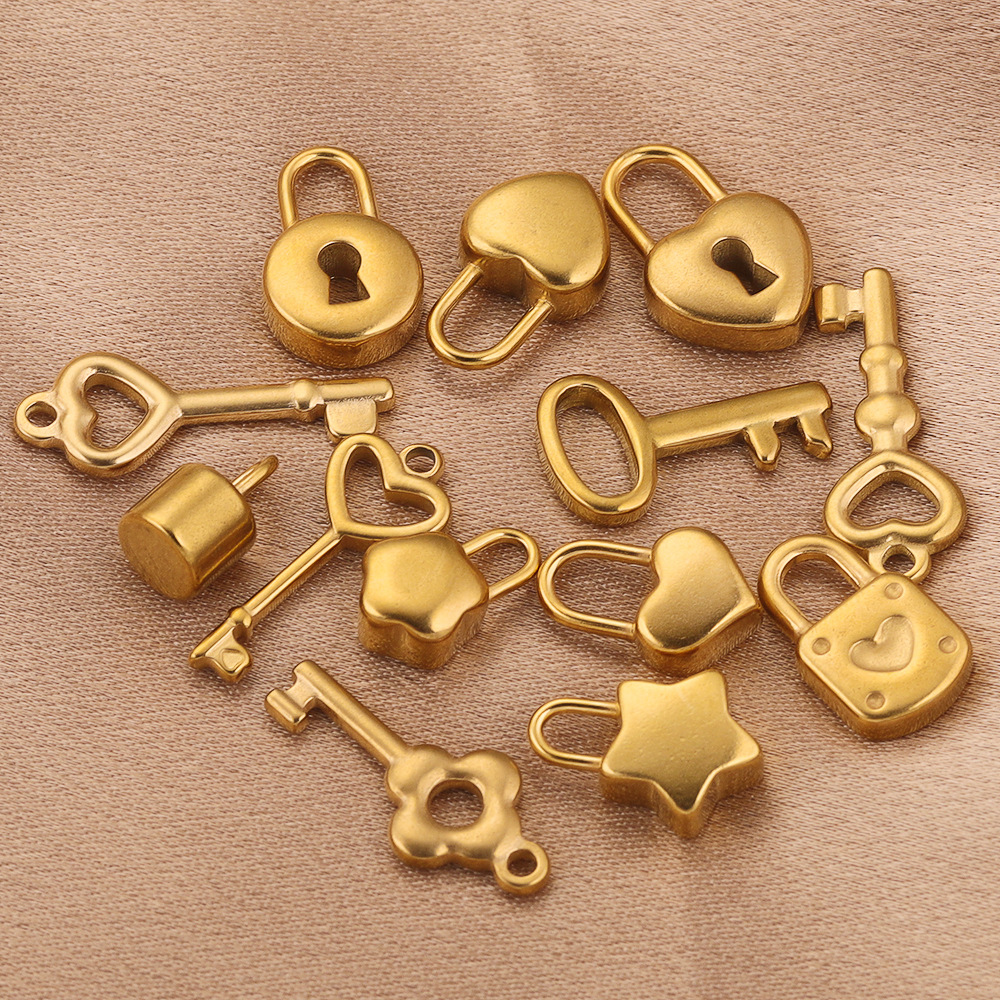 19g Weight PVD Coated Gold Plating Process Pendant Jewelry Making Type 11 * 17mm, 13*20.5mm, 8*12.5mm Jewelry Making Size 5 PCS/Package 11 * 17mm 13*20.5mm 8*12.5mm 304 Stainless Steel PVD Coated Real Gold Plated Star Key Lock Pendant DIY Jewelry Accessories