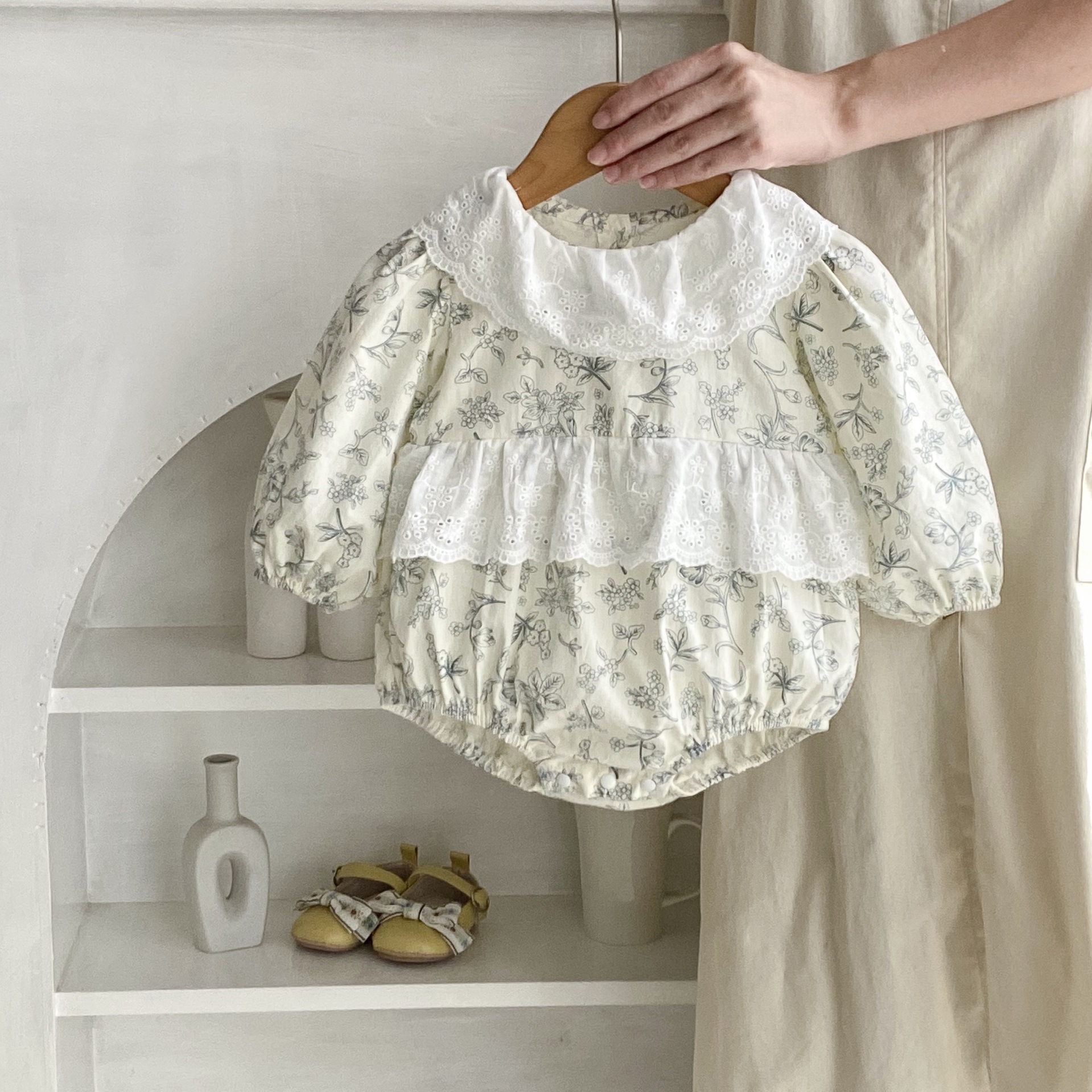 A-class cotton 2024 baby girl autumn 0-3 years old lace collar small fresh floral Ha Yi long sleeved bag fart clothes_voghion.com