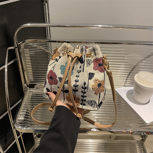 Cross-border popular women's 2025 new stylish ethnic Feng Shui bucket bag, versatile texture commuting shoulder and cross-body bag