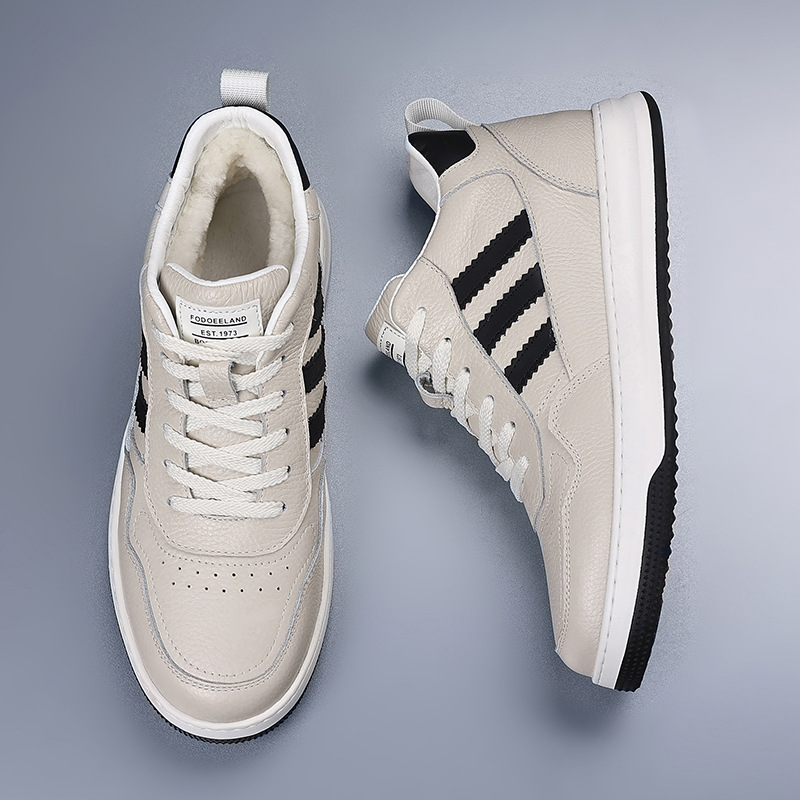 Zapatos de algodón de hombre de piel de vaca, zapatos casuales de lana, zapatos de suela gruesa de cuero y terciopelo, zapatos blancos cálidos para hombres.