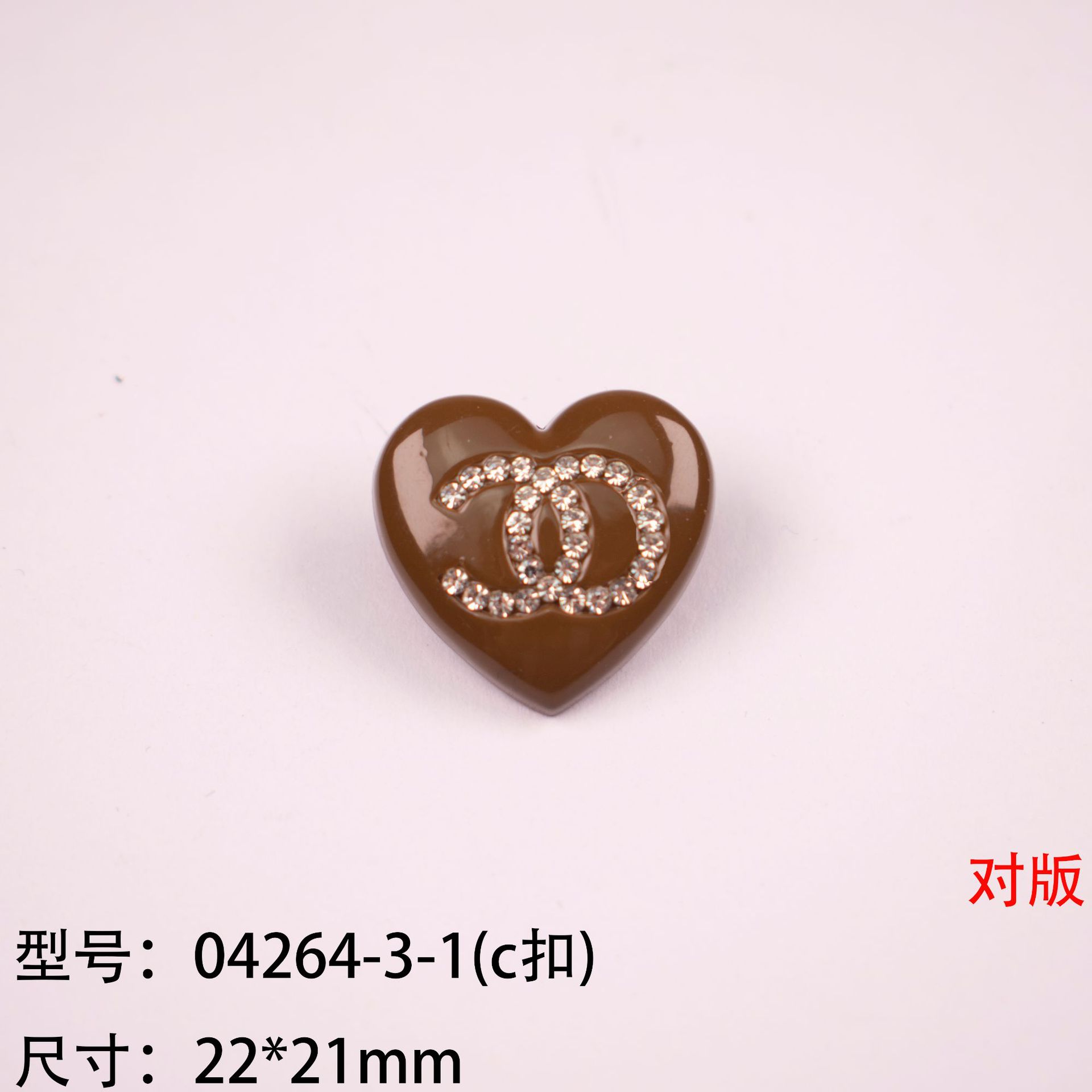 卸売り日韓柔らかい色の愛の小香風標のミュウミュウのアルファベットはダイヤモンドのdiy合金をつけて明るい漆を焼いて配合します。