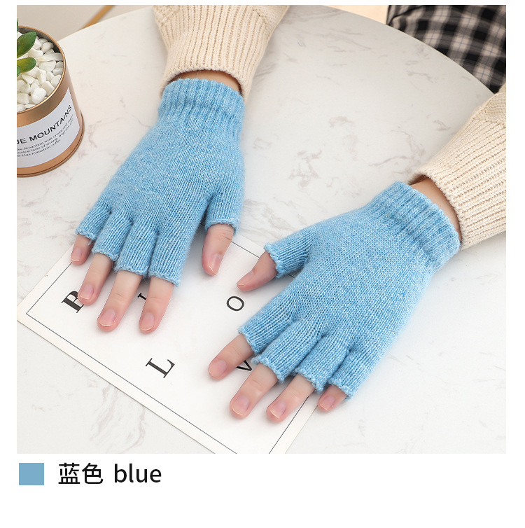 Knitted keep warm demi-season gloves for men and women
