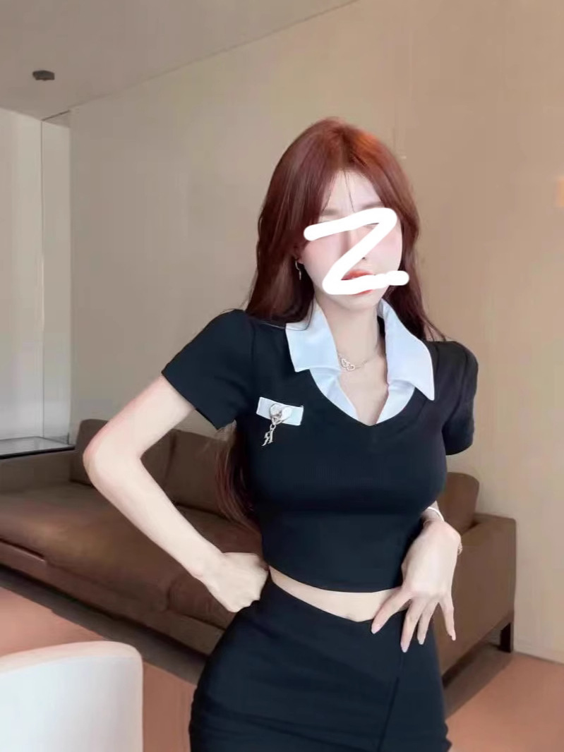 콘트라스트 랩 칼라 숄더 반팔 티셔츠 여성 여름 2024 새로운 달콤하고 매운 배꼽 슬림 핏 웨이스트 슬림 핏 쇼트 탑