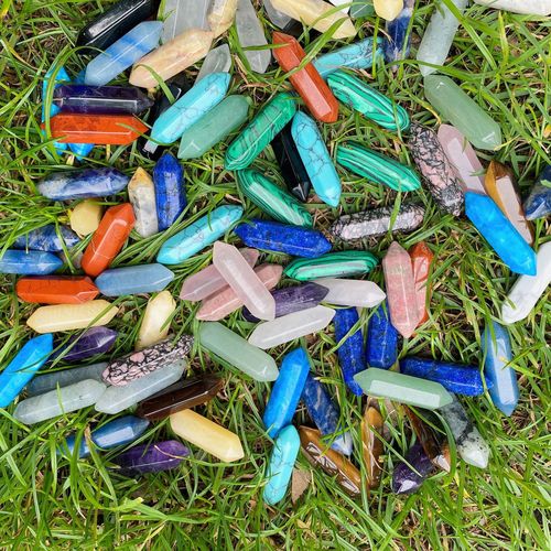 Natural crystal agate jade double-point hexagonal pyramid cut small cylinder, tiger's eye green East Lake hexagonal column