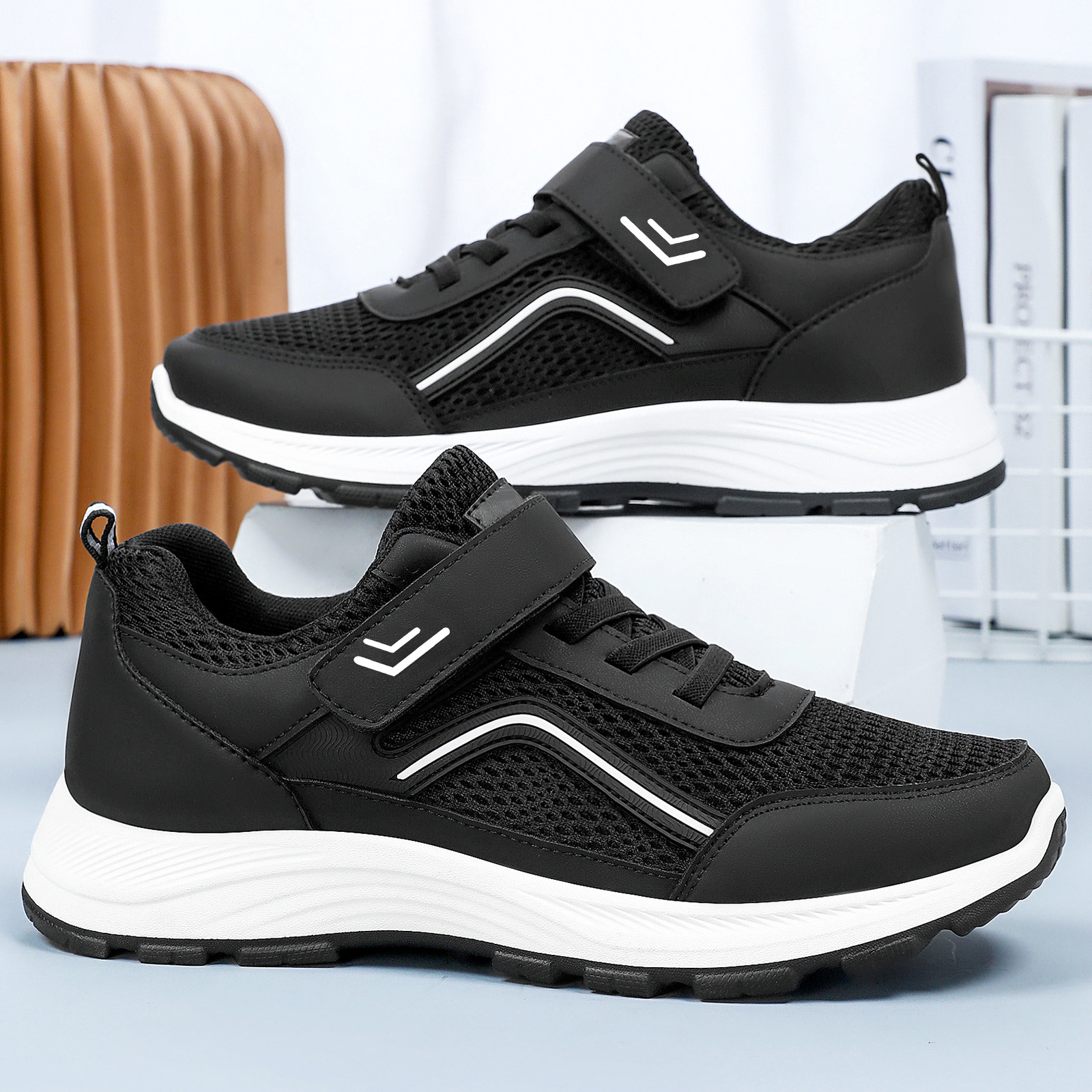 Zapatos de hombre, modelos de pareja de verano, zapatos deportivos de suela suave, zapatos de papá con velcro, zapatos casuales transpirables, zapatos individuales cómodos