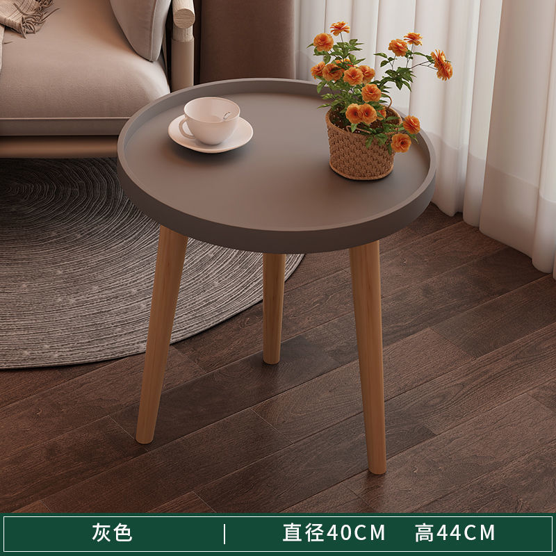 Mini dormitorio de estilo pequeño, cabecera de cama, mesa redonda, balcón, sofá, algunos hogares, simple sala de estar, mesa de té