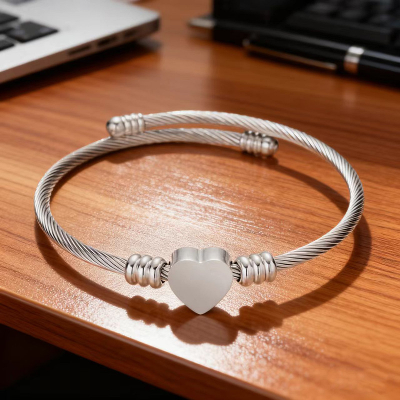 Cool Lei Jewelry European and American Hot Selling Stainless Steel Peach Heart Bracelet Opening Approx. Fashionable Gold Plated Braided Titanium Steel Bracelet Wholesale Cool Lei Jewelry European and American Hot Selling Stainless Steel Peach Heart Bracelet Opening Approx. Fashionable Gold Plated Braided Titanium Steel Bracelet Wholesale