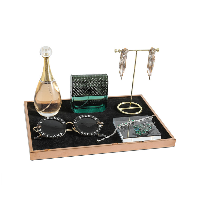 Sala de modelo verde sala de vestuario vestuario moderno simple mesa de maquillaje combinación de decoración caja de almacenamiento de vestido de cena