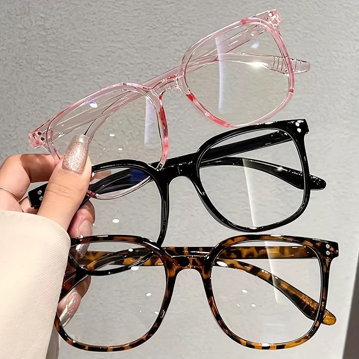 Men's and Women's Large Square Frame Anti-Blue Light Flat Glasses, High-Grade Gray Anti-Fatigue Glasses, Can Be Matched with Myopia Glasses, Fashionable Plain Face Slimming Look Glasses