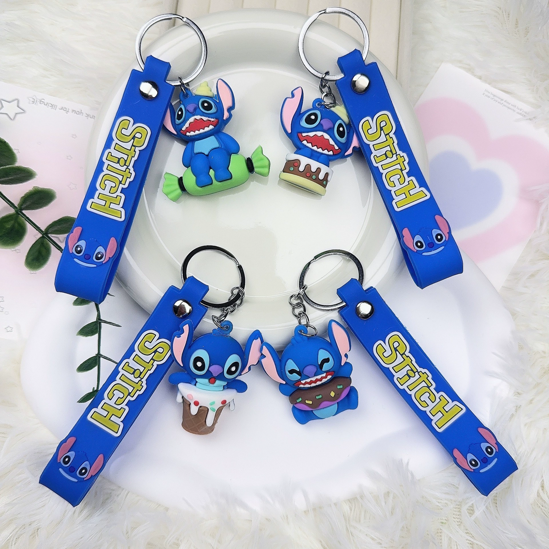 Ключница-кукла в стиле классической вышивки, аксессуар в наличии, 3D кукла из ПВХ, маленький подарок для автомата с когтями, кулон, трансграничная торговля