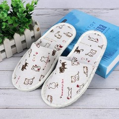 Manufacturer supplies disposable children's slippers for hotels, B&Bs and inns to entertain guests at home in various styles. Large quantity available for wholesale.