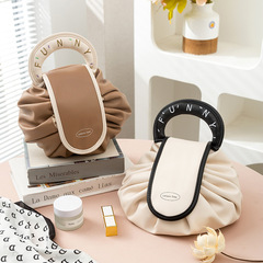 化妝包收納袋便攜式大容量懶人防水手提洗漱包抽繩新款pu皮革收納