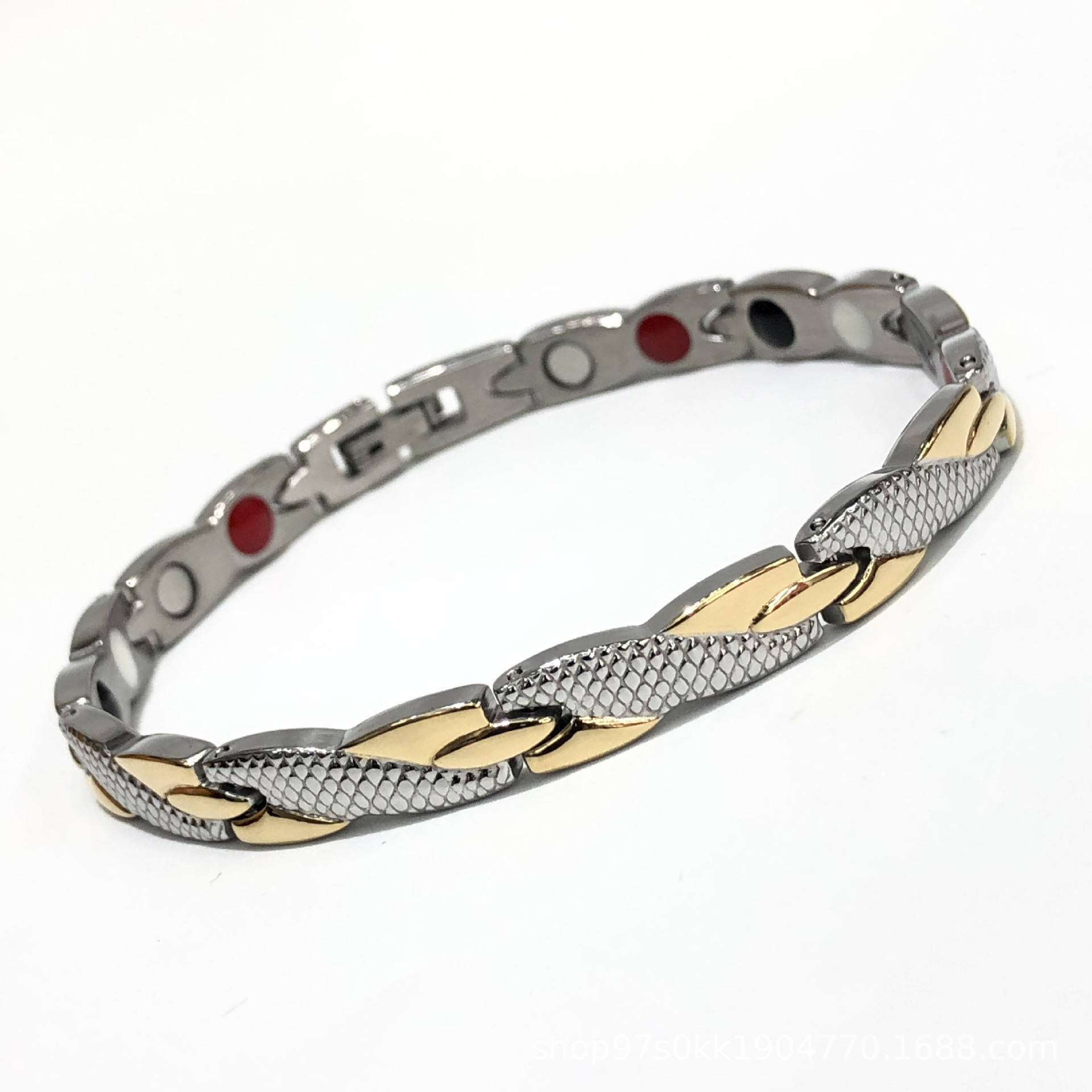 Yiwu pequeña mercancía al por mayor dragón patrón de acero de titanio galvanoplastia habitación imán de oro pulsera Taobao suministro de joyas en stock al por mayor