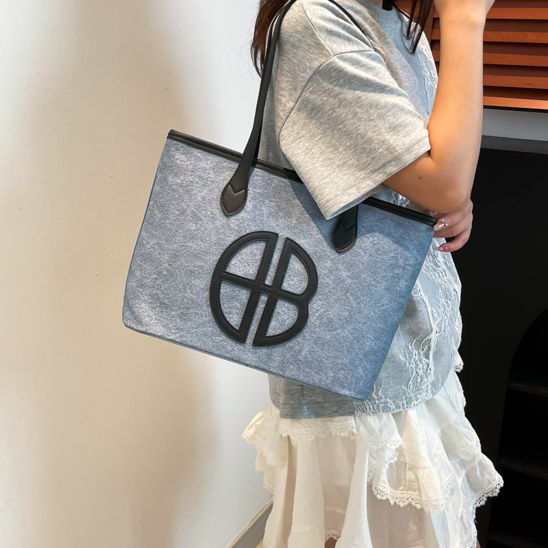 Bagos de gran capacidad para viajar al trabajo, 2025 nuevos bolsos de mujer, bolsos de hombro casuales de aire extranjero, bolsos de brazo empalmados