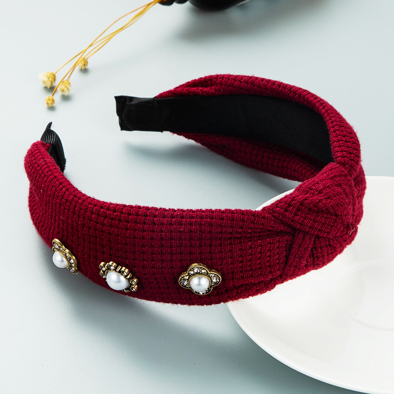 Heming Headband Korean Autumn And Winter New Knitted Wool Pearl Hairpin Fashion Temperament Ladies Wide-edged Headband Hair Accessories display picture 5