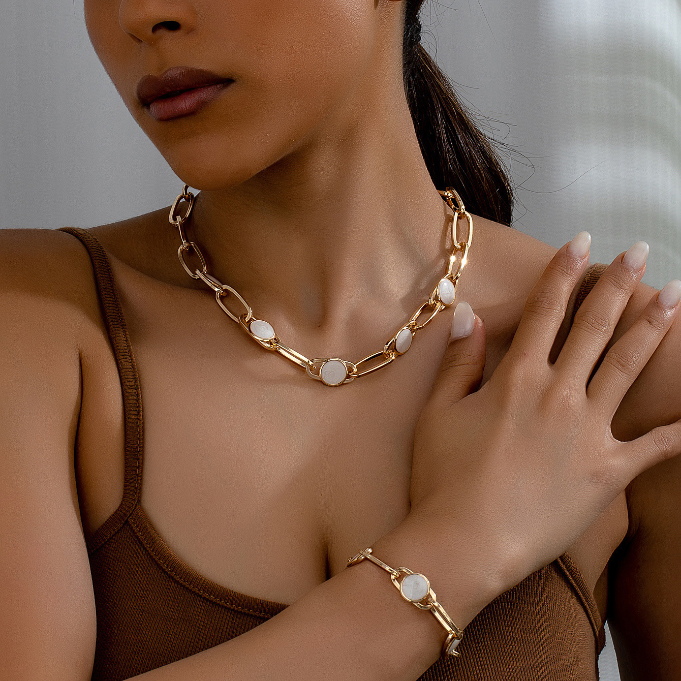 trend small design brand retro elegant fashionable necklace and…