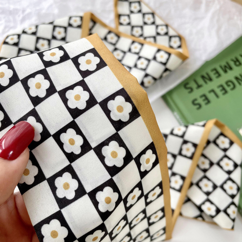 Delgada y estrecha pequeña bufanda de seda de las mujeres de estilo coreano versátil geométrico cuadrado corbata de pelo bolsa cinta decorativa cinta banda de pelo de estilo coreano